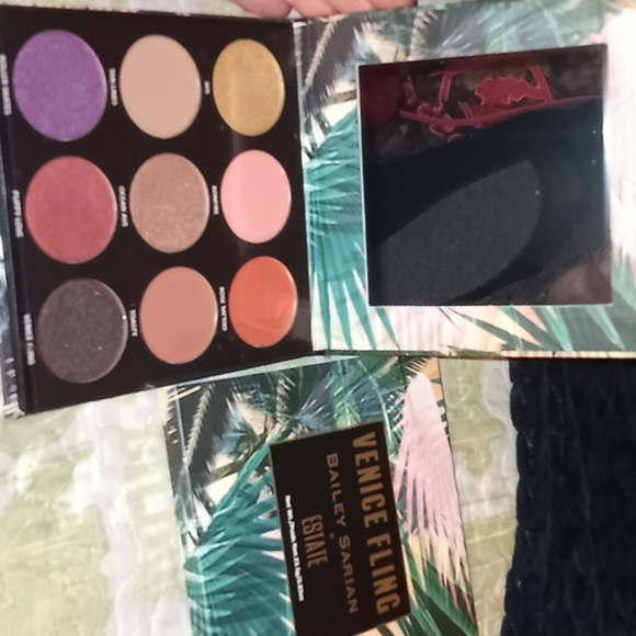 Eyeshadow pallet - Picture 5 of 6